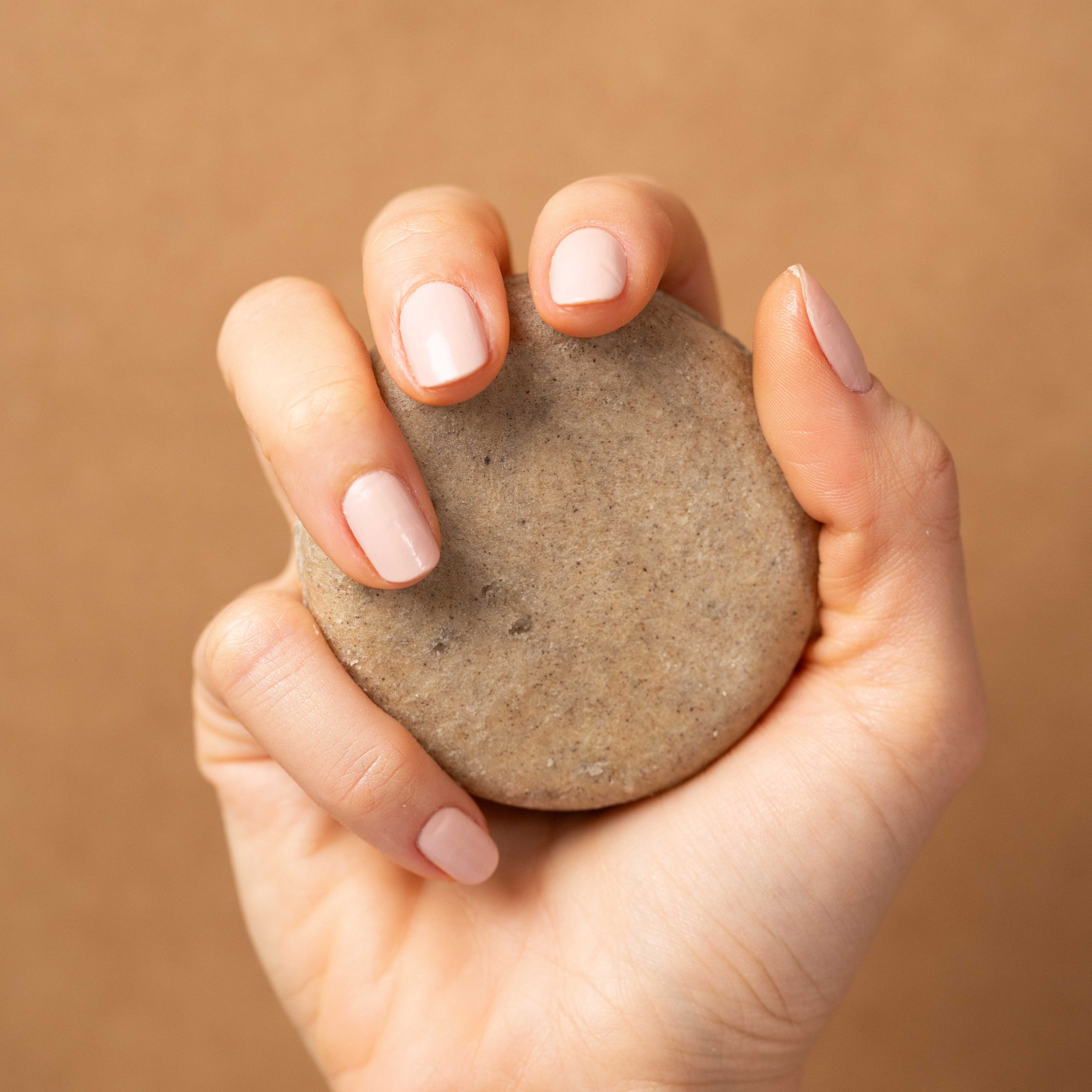 Aufhellender Reinigungsriegel für Gesicht und Körper mit Niacinamid und Kaffee, 95 Gr.