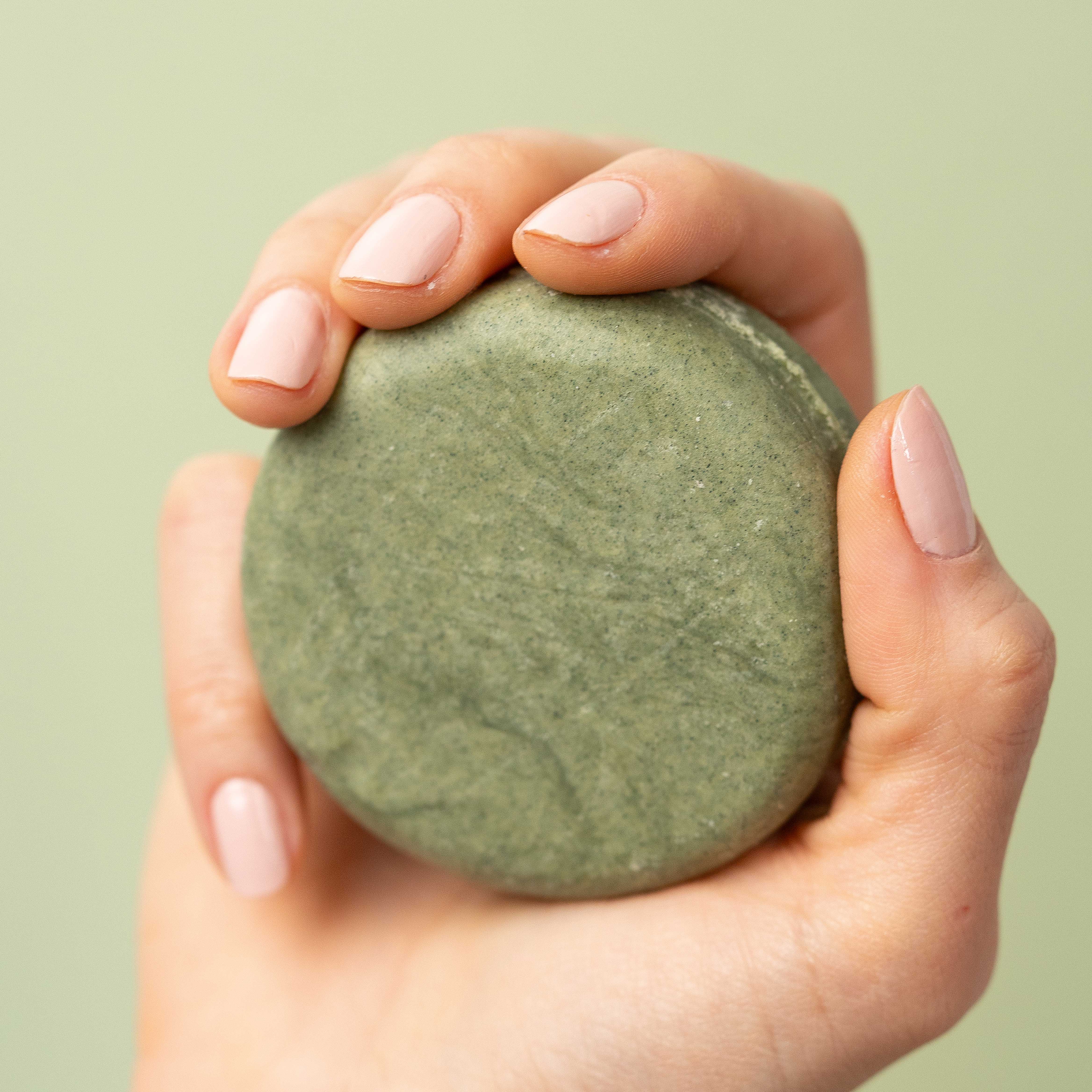 Revitalisierende Reinigungsseife für Gesicht und Körper mit Spirulina und Hamamelis, 95 gr 